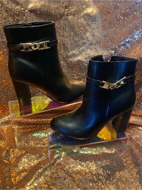 Unisa Black Gold Chain Ankle Boots Block Heel Dressy Pointed Toe Booties 7M
